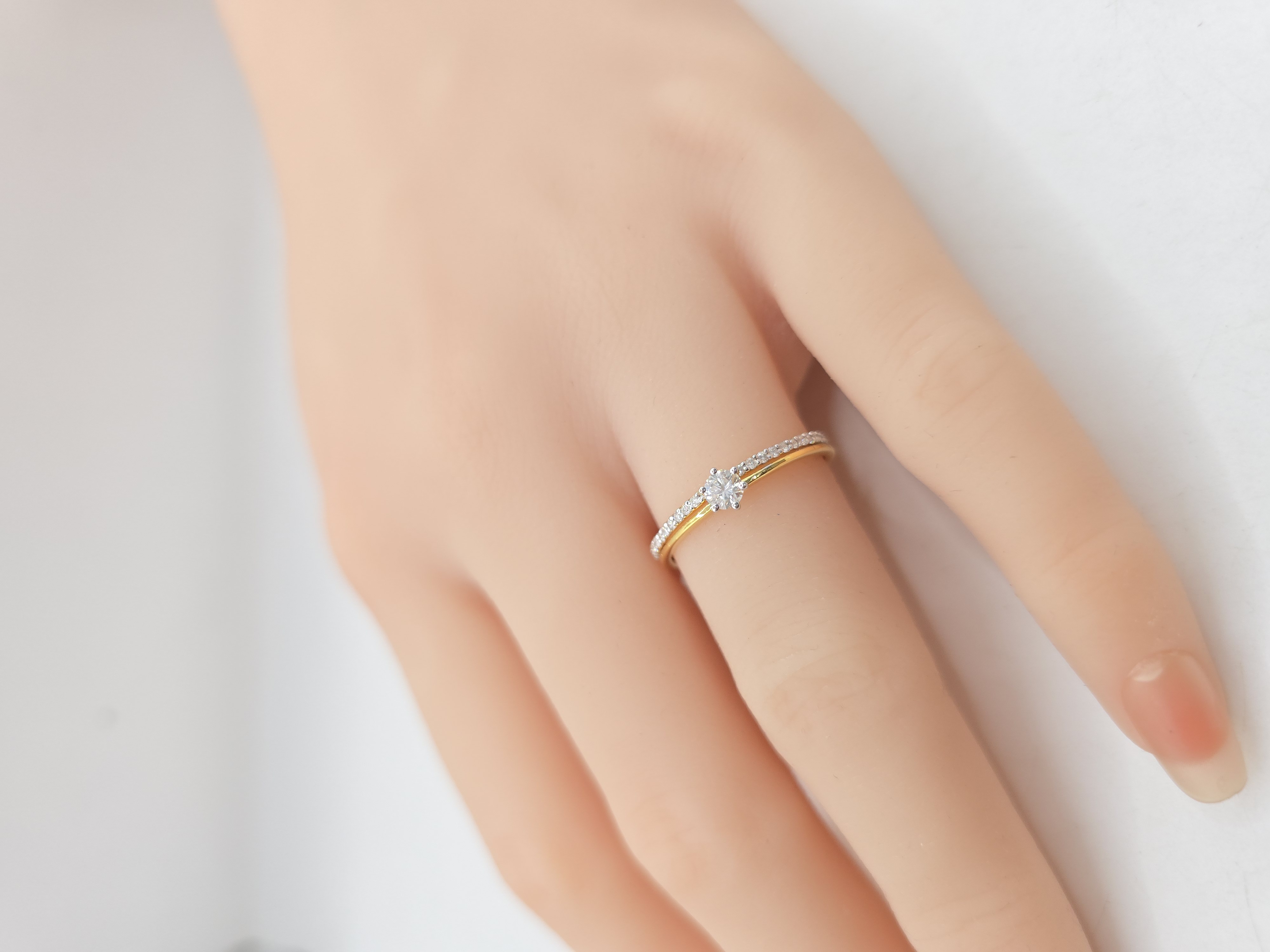 DIAMOND RING