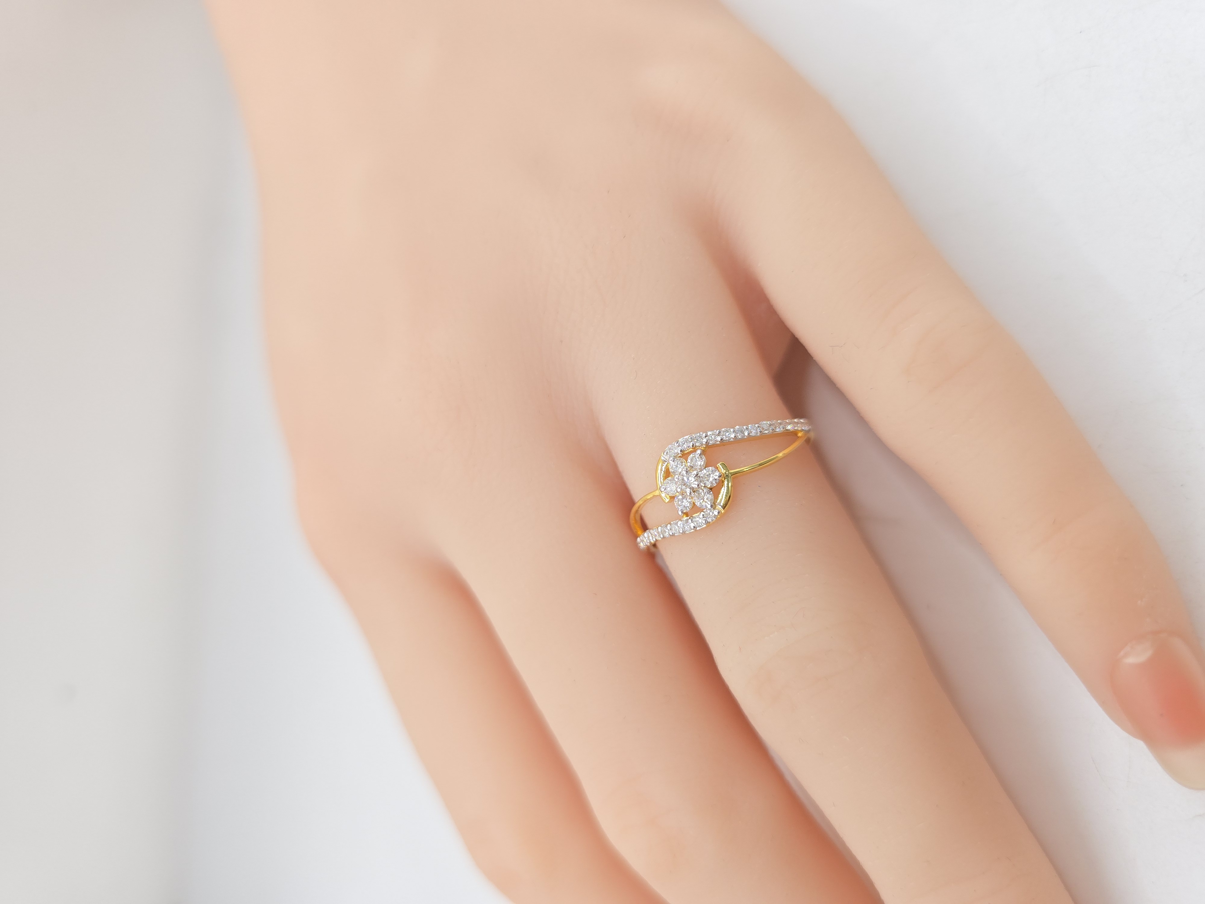 DIAMOND RING