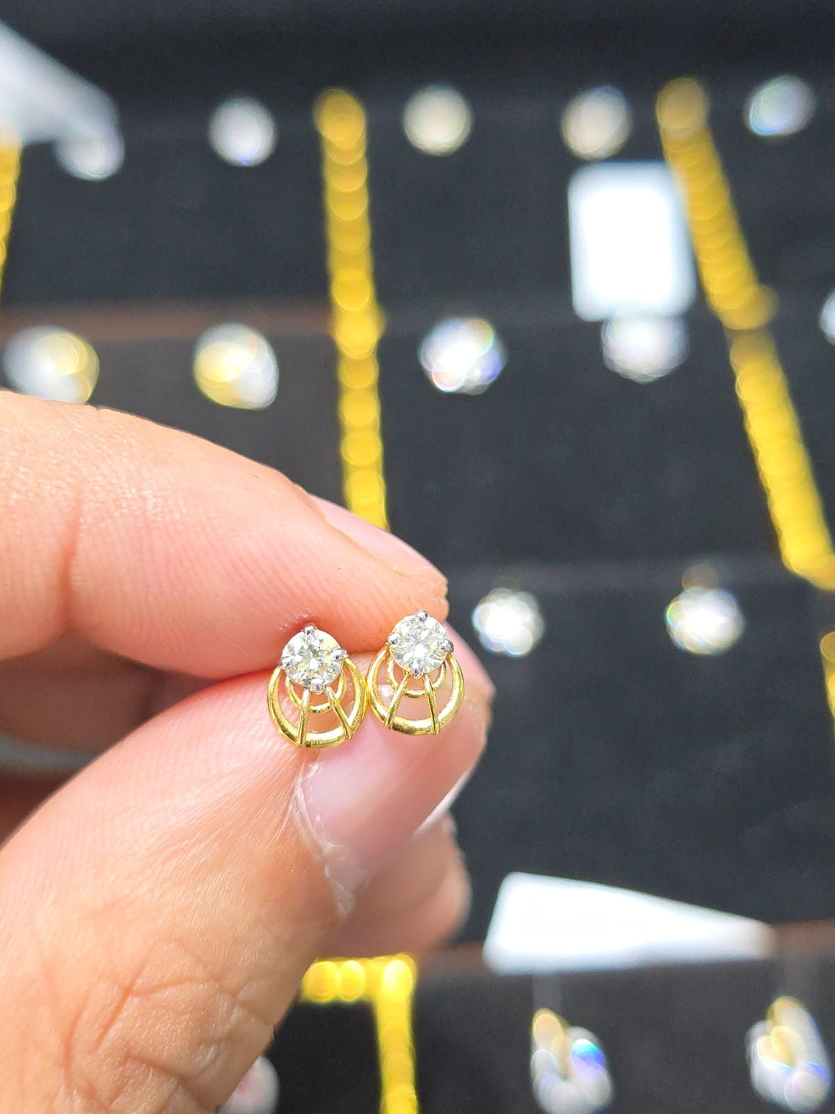 DIAMOND EARRING