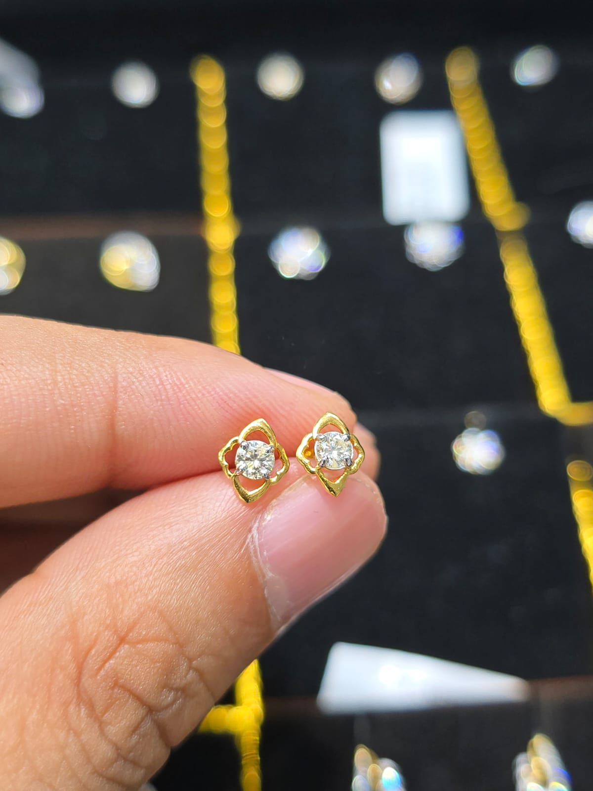 DIAMOND EARRING