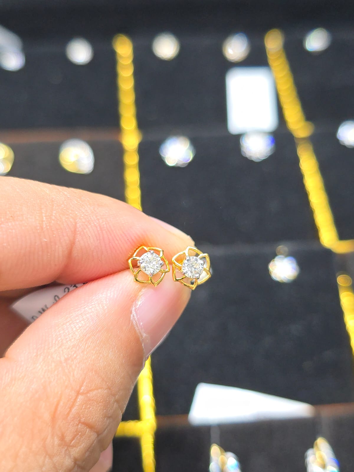 DIAMOND EARRING