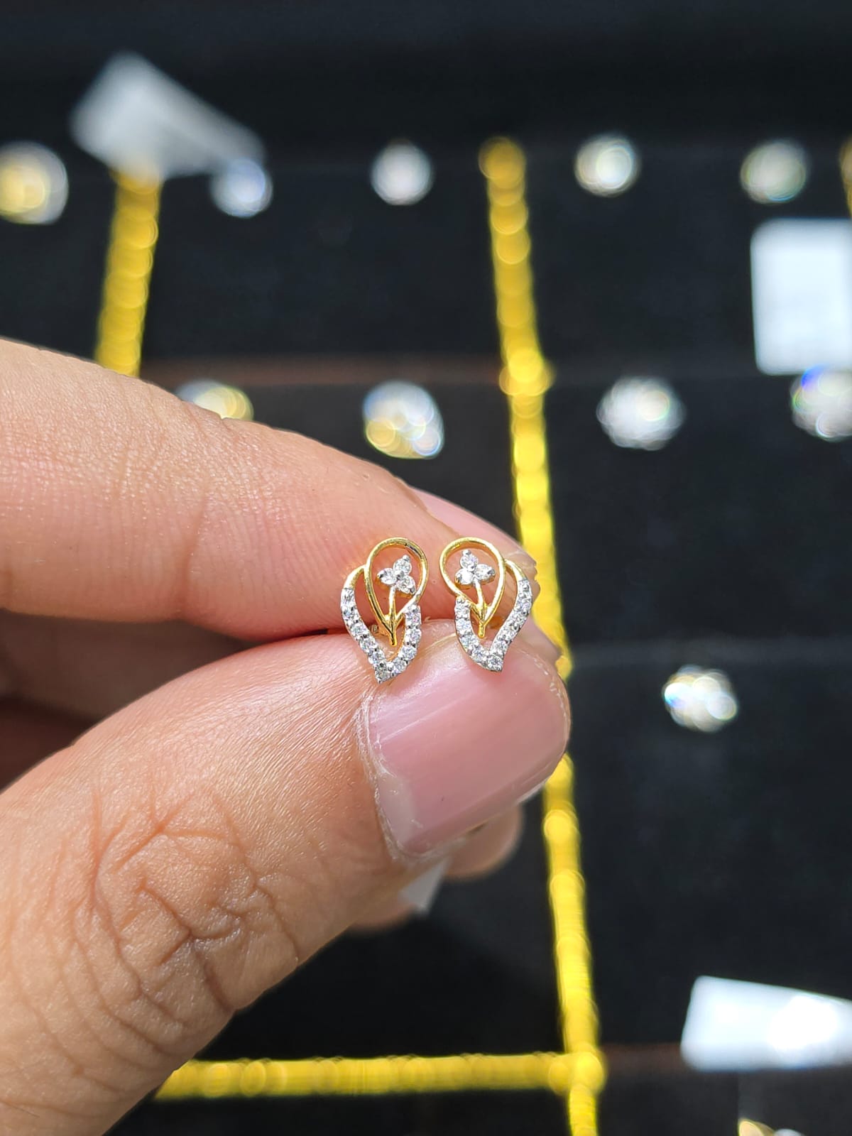 DIAMOND EARRING