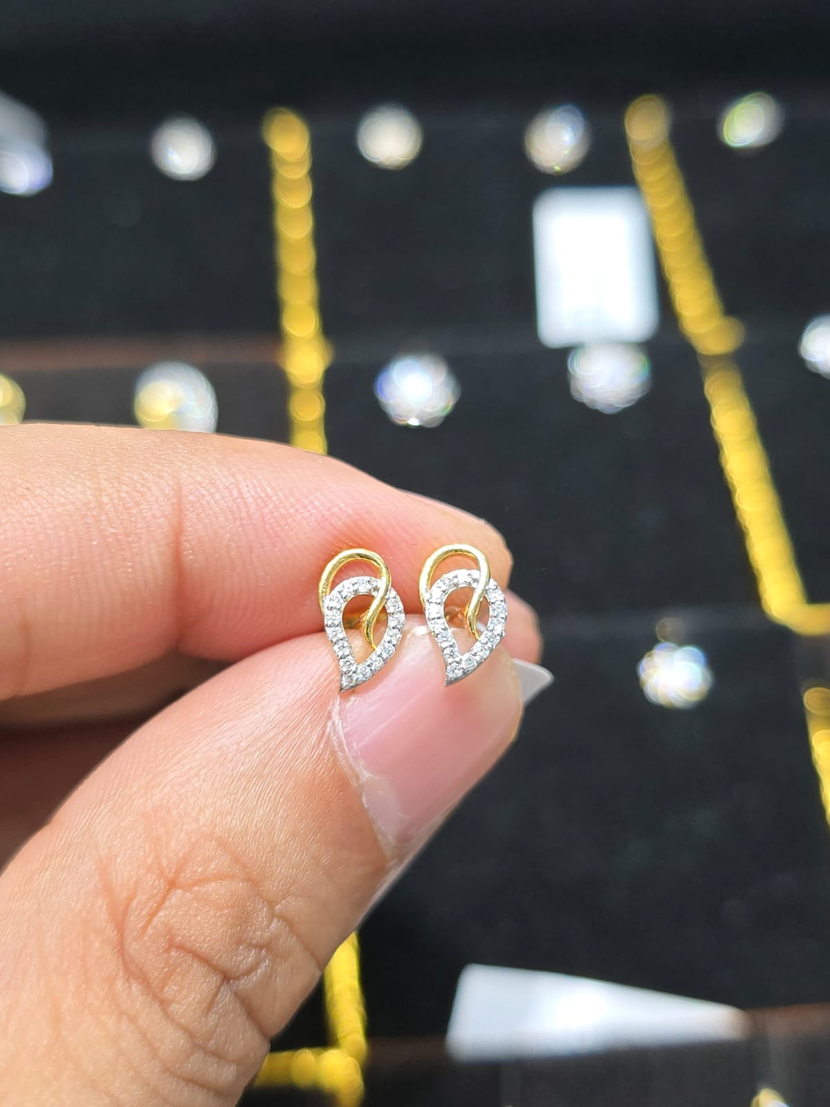 DIAMOND EARRING