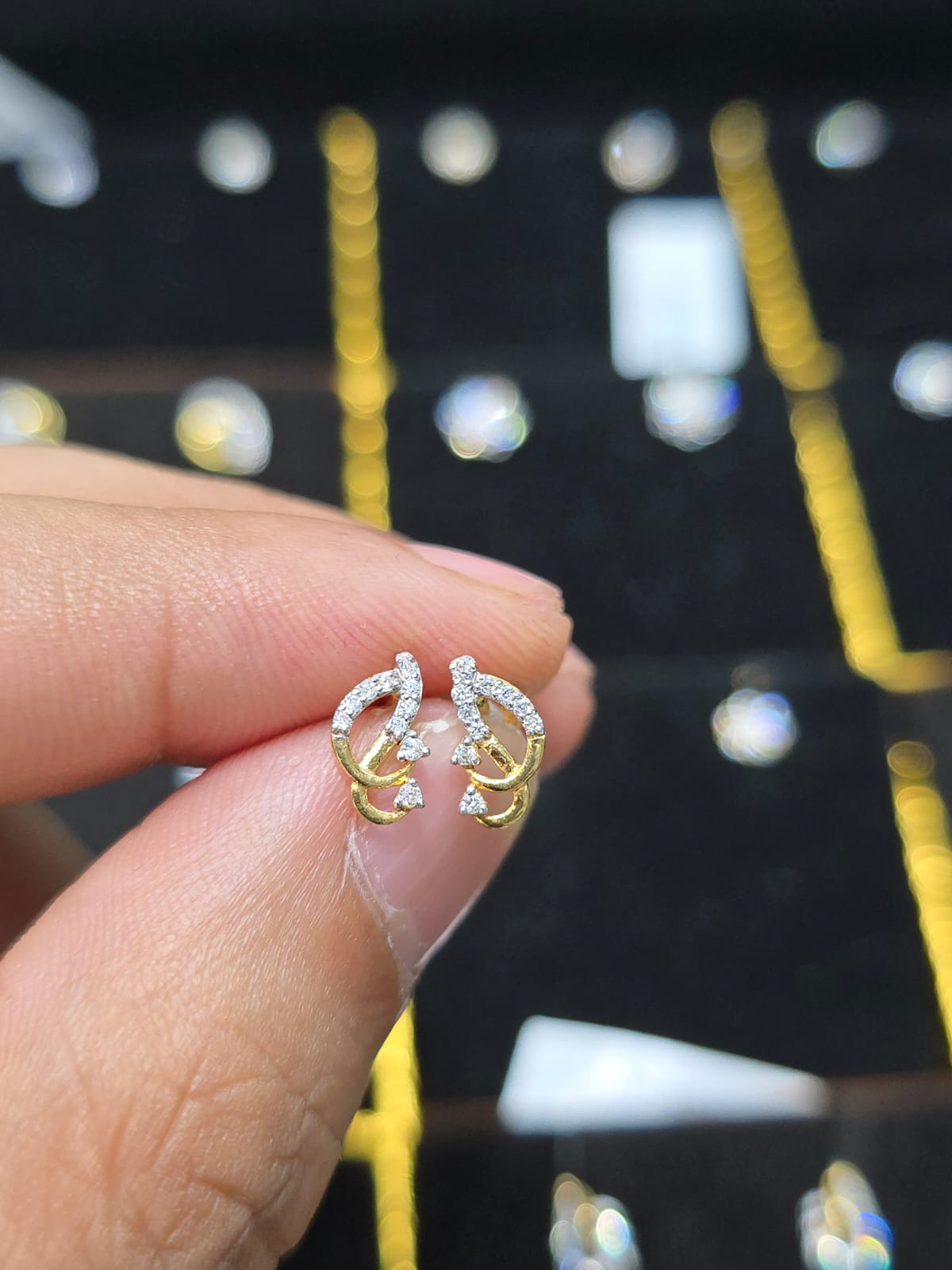 DIAMOND EARRING
