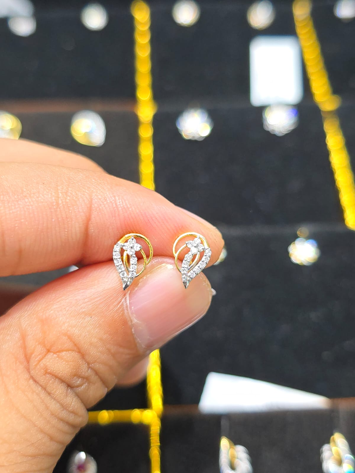 DIAMOND EARRING