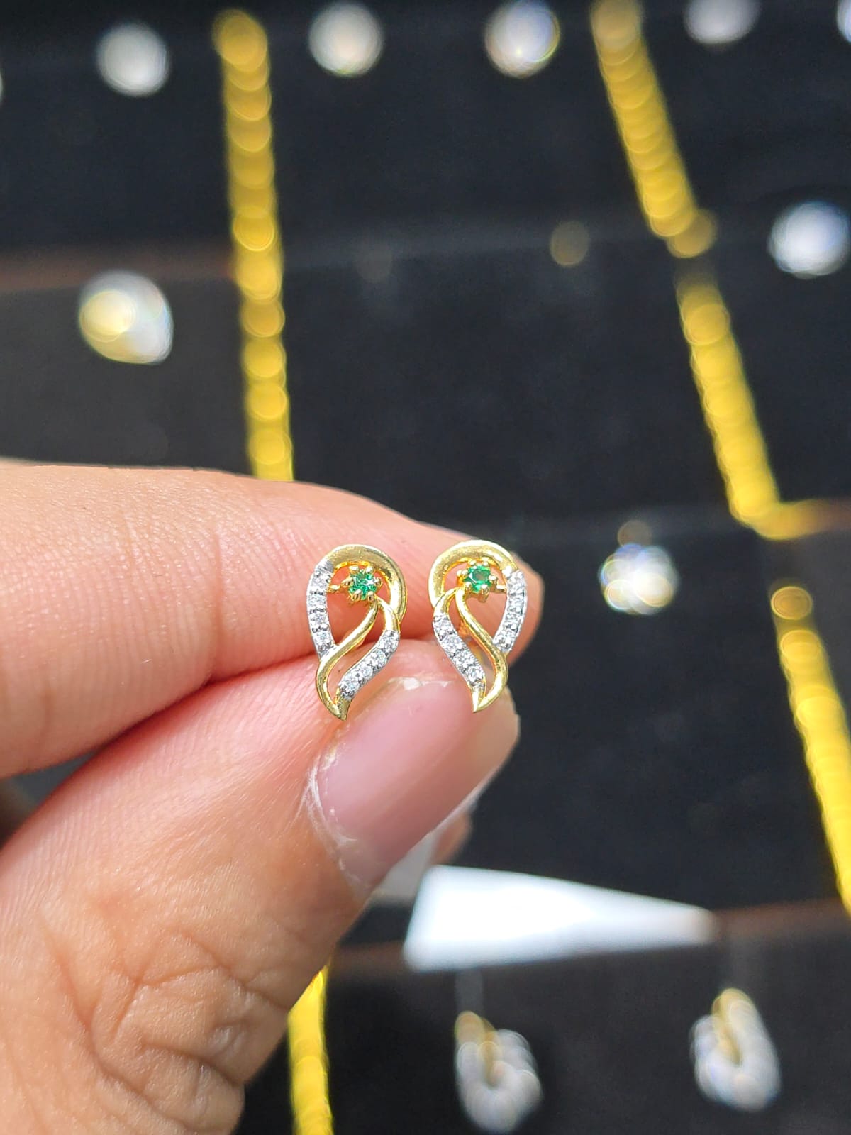 DIAMOND EARRING