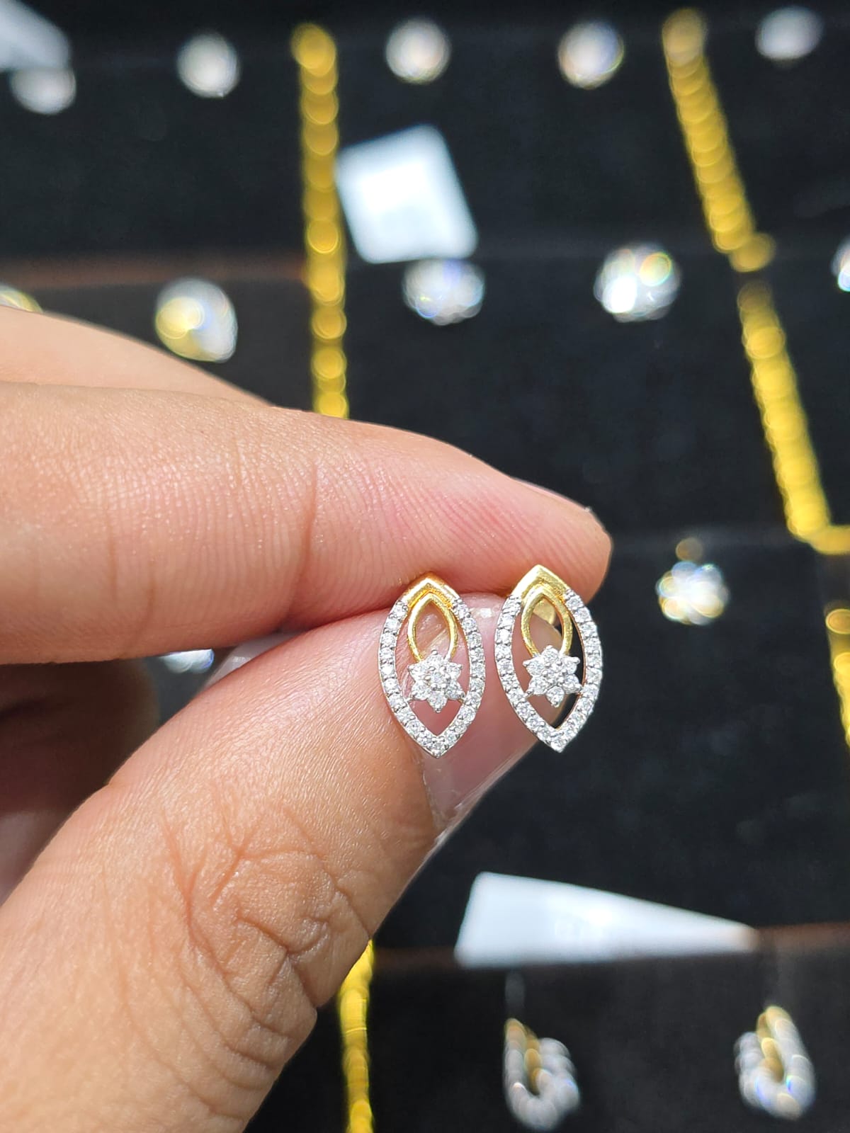 DIAMOND EARRING